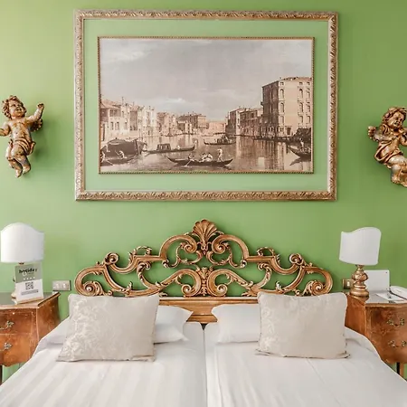 Hotiday Collection - Santa Lucia Otel 4*