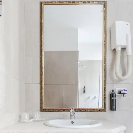 Hotiday Collection - Santa Lucia Otel