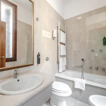 Hotiday Collection - Santa Lucia 4* Venedik