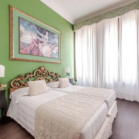 Hotiday Collection - Santa Lucia Otel